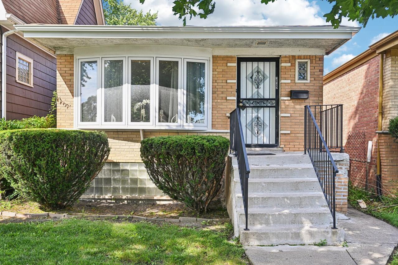 10102 S La Salle St., Chicago, IL 60628