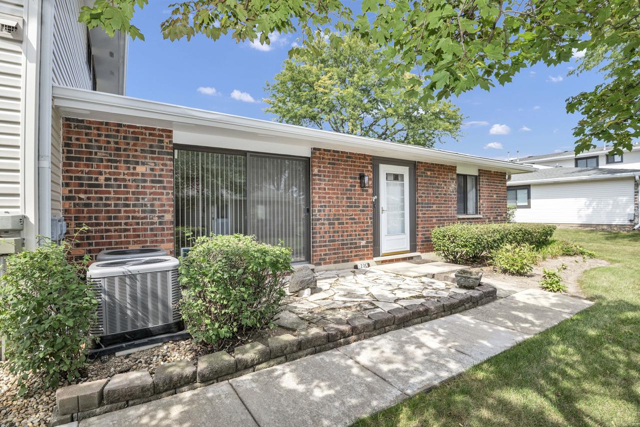 123 Fairlane Ct. #C, Bloomingdale, IL 60108