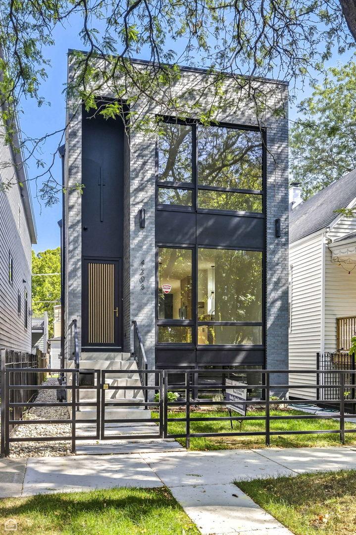 4203 N Drake Ave., Chicago, IL 60618