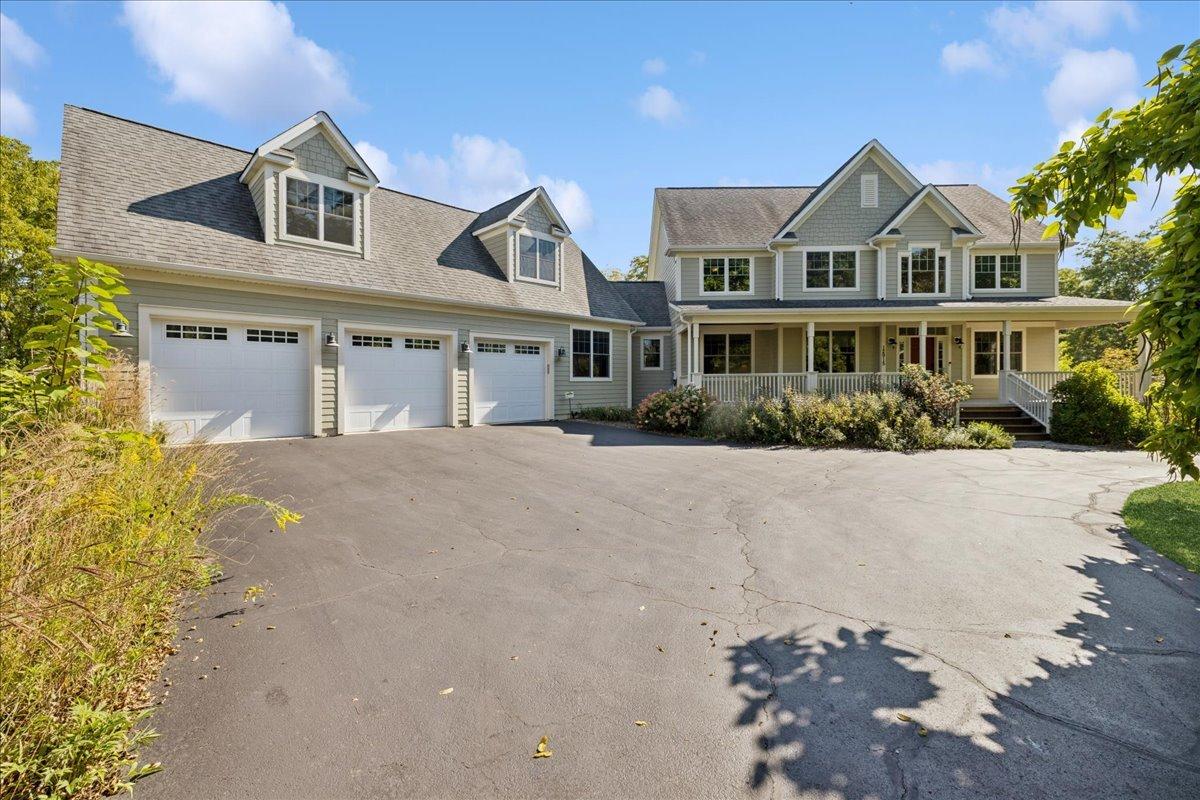 12915 Pleasant Valley Rd., Woodstock, IL 60098