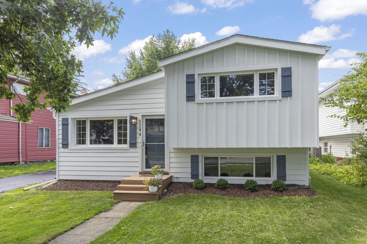 5244 Benton Ave., Downers Grove, IL 60515