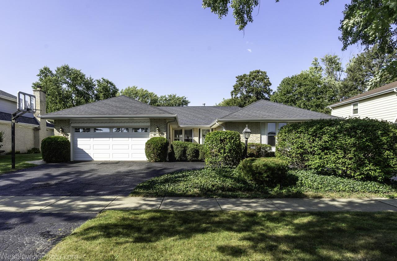 1622 E Greenwood Dr., Mount Prospect, IL 60056