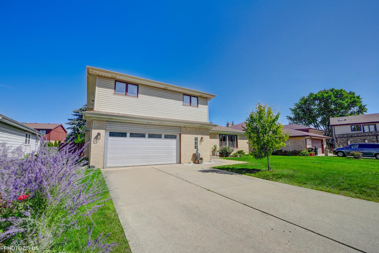 1510 W Russell Ct., Arlington Heights, IL 60005
