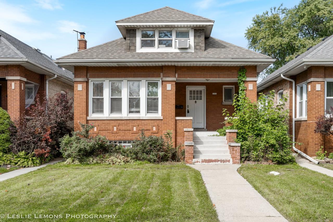 1221 Hayes Ave., Oak Park, IL 60302