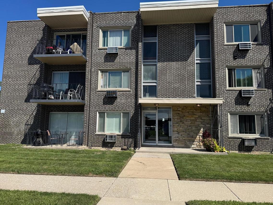 3158 W 88th St. #103, Evergreen Park, IL 60805