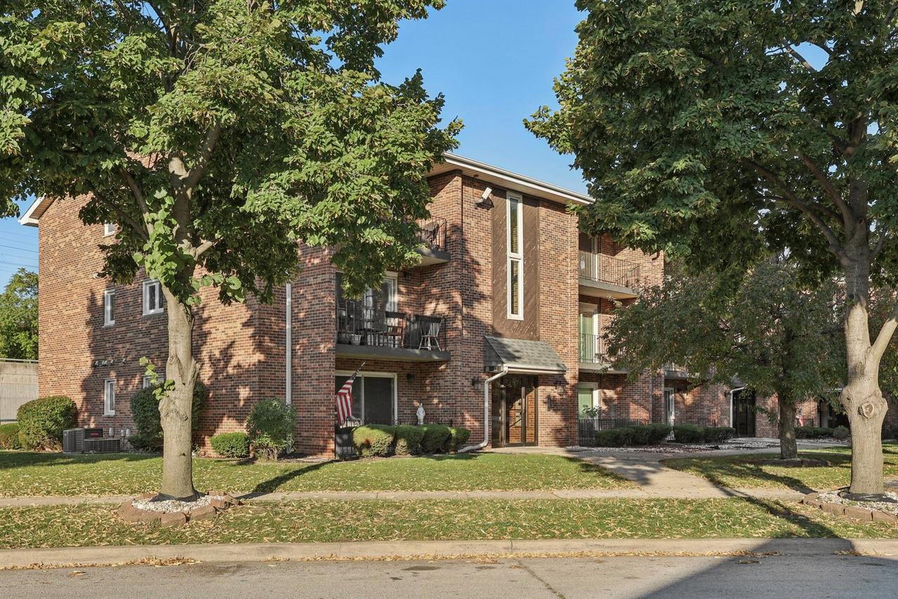 13050 S Marquette Ave. #1A, Chicago, IL 60633