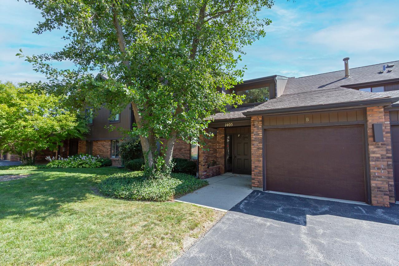 1405 Creekside Ct. #B, Elgin, IL 60123