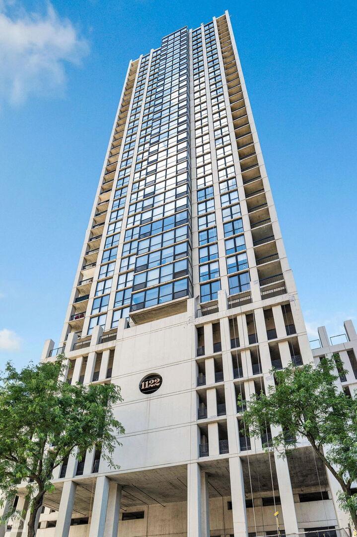 1122 N Clark St. #1910, Chicago, IL 60610