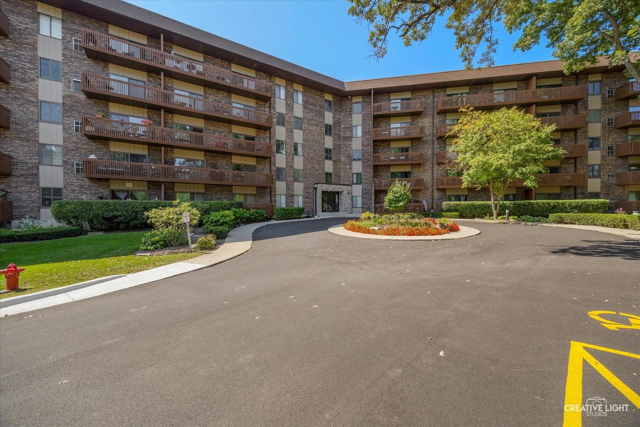 120 Lakeview Dr. #513, Bloomingdale, IL 60108