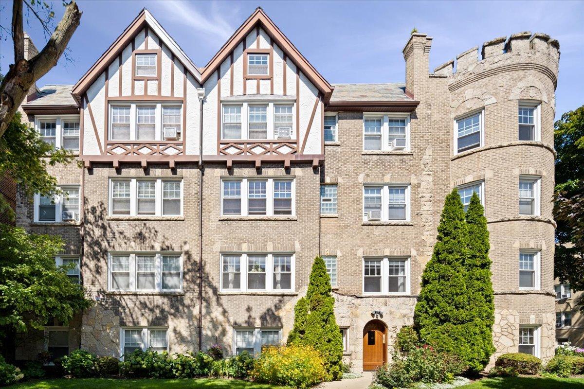 2302 W Farwell Ave. #1, Chicago, IL 60645