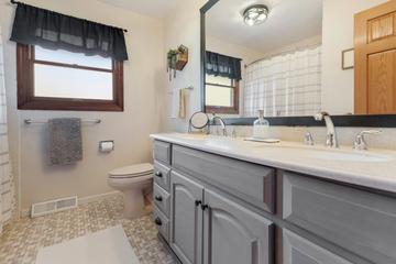 1811 N Aspen Dr., Mount Prospect, IL 60056