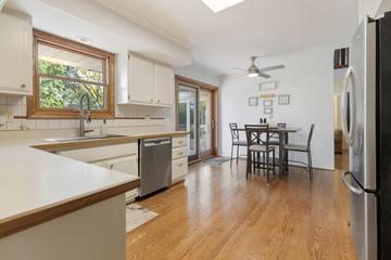 1811 N Aspen Dr., Mount Prospect, IL 60056