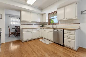 1811 N Aspen Dr., Mount Prospect, IL 60056