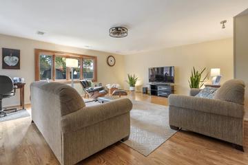 1811 N Aspen Dr., Mount Prospect, IL 60056