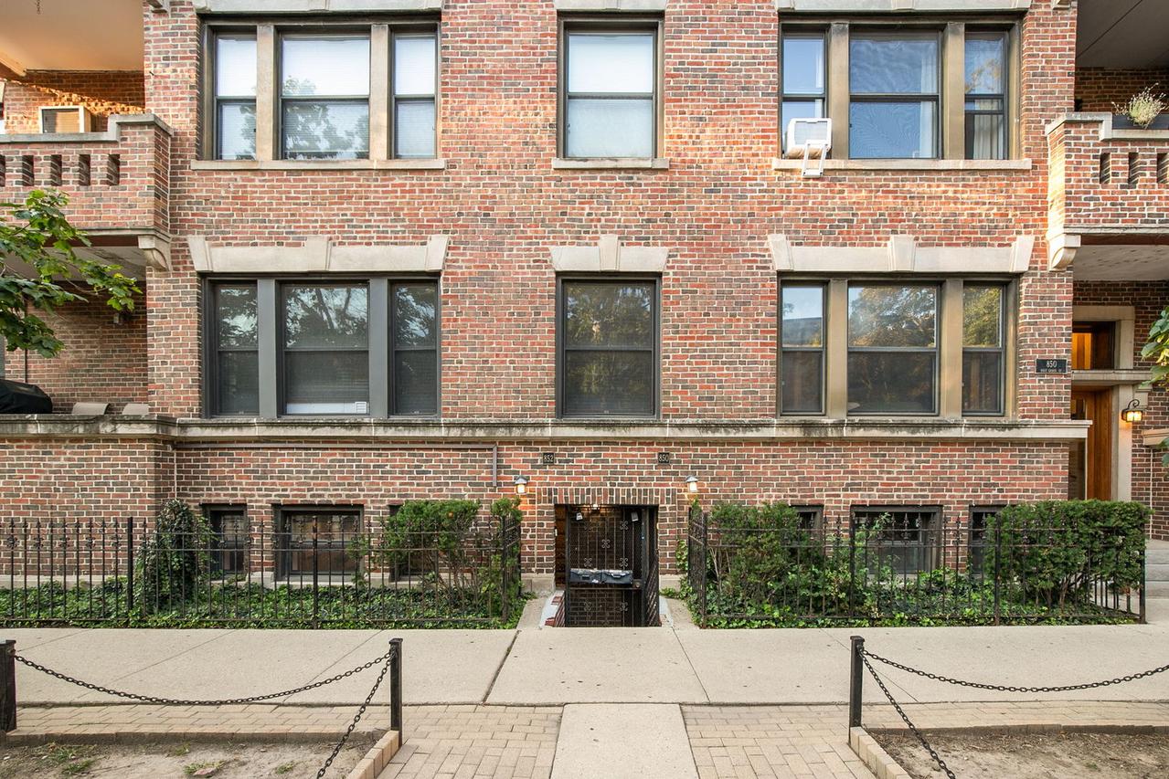 852 W Grace St. #T, Chicago, IL 60613