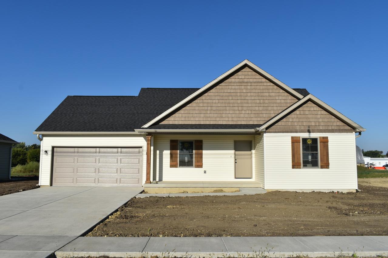 180 S Oak St., El Paso, IL 61738