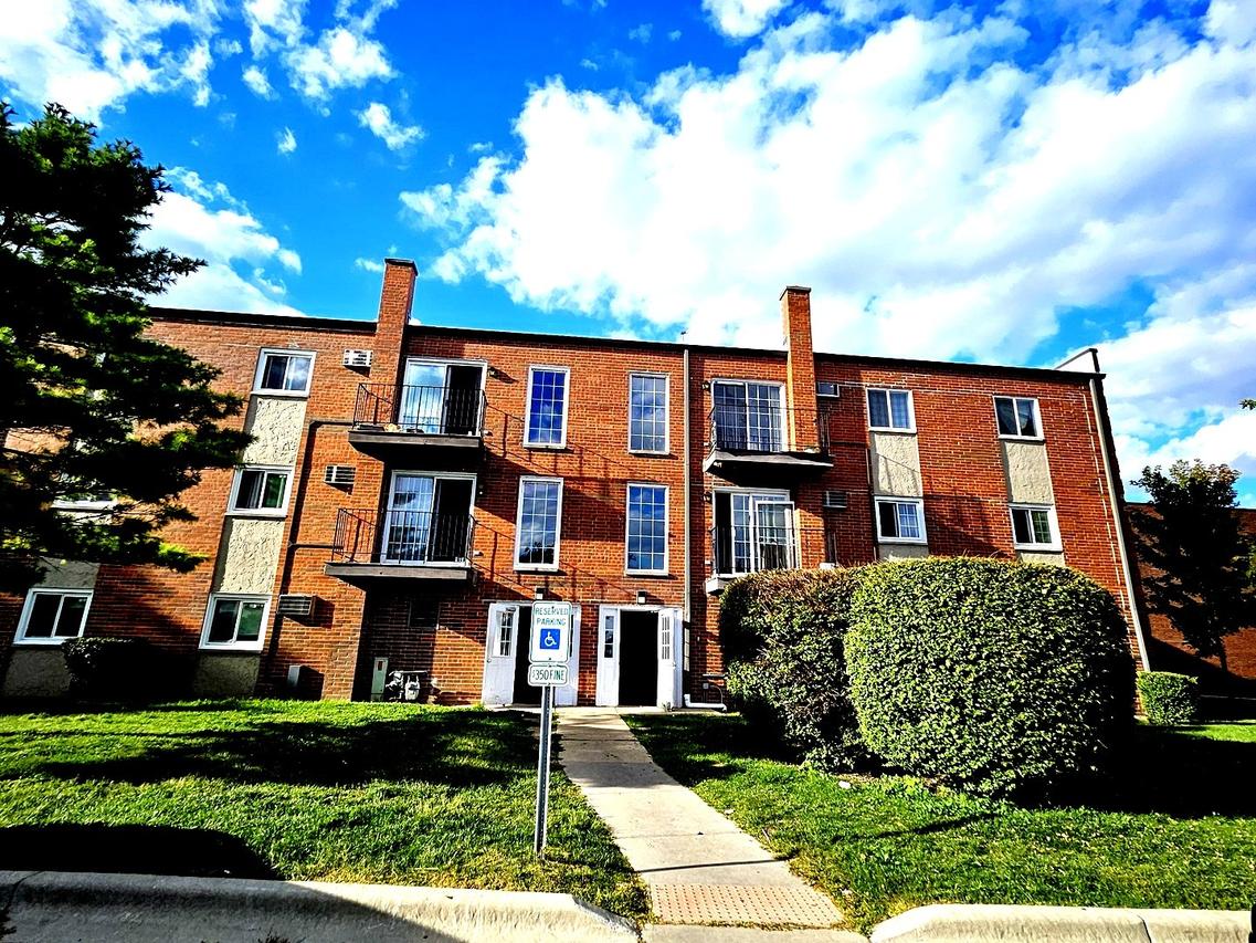 125 W Elk Tr. #124, Carol Stream, IL 60188