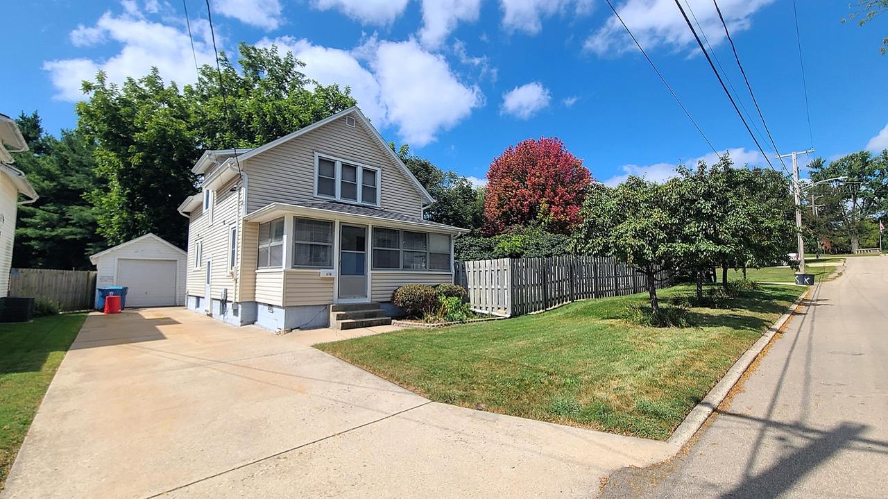 619 Squires Ave., Dixon, IL 61021