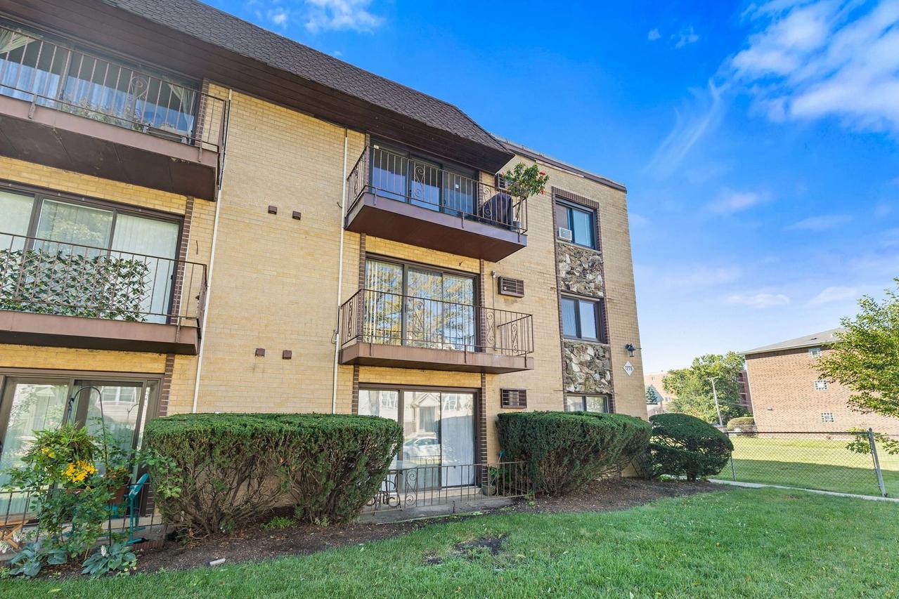 1279 Harding Ave. #2B, Des Plaines, IL 60016