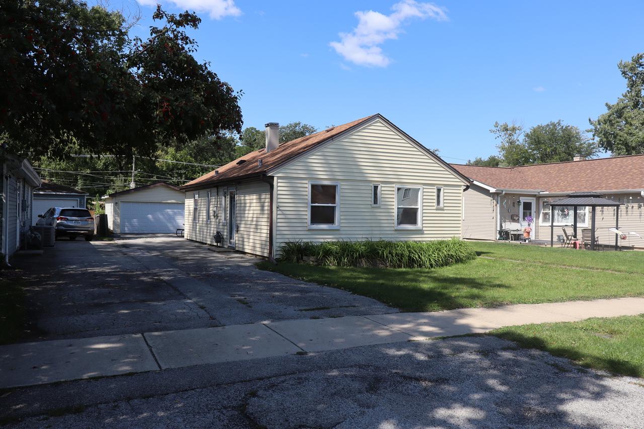 14832 Kenneth Ave., Midlothian, IL 60445