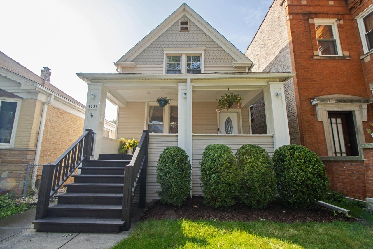 3721 W Eddy St., Chicago, IL 60618