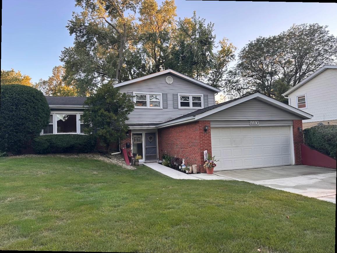 1113 Tamarack Dr., Darien, IL 60561