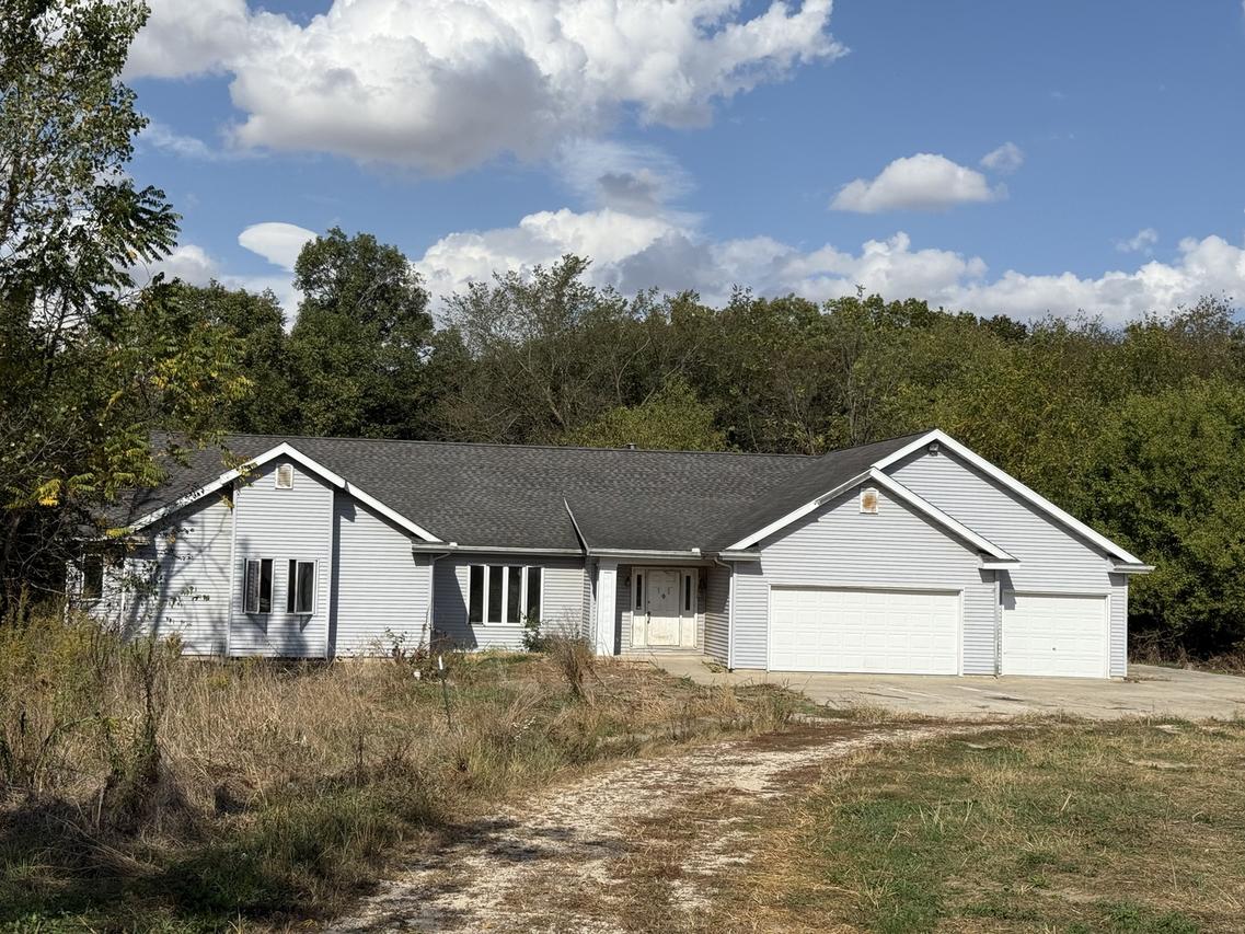 1977 N 35th Rd., Ottawa, IL 61350