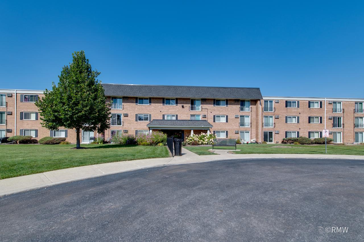 560 E Lawrence Ave. #307, Roselle, IL 60172