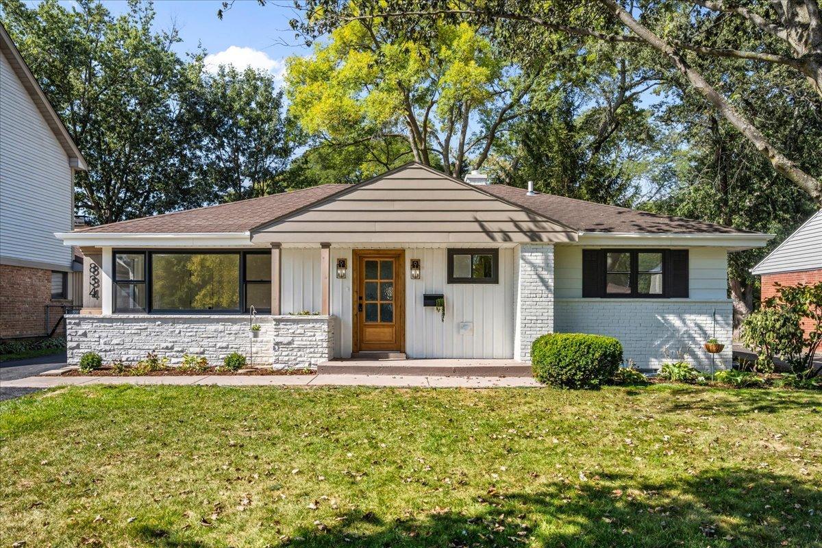 834 Meadowlark Ln., Glenview, IL 60025