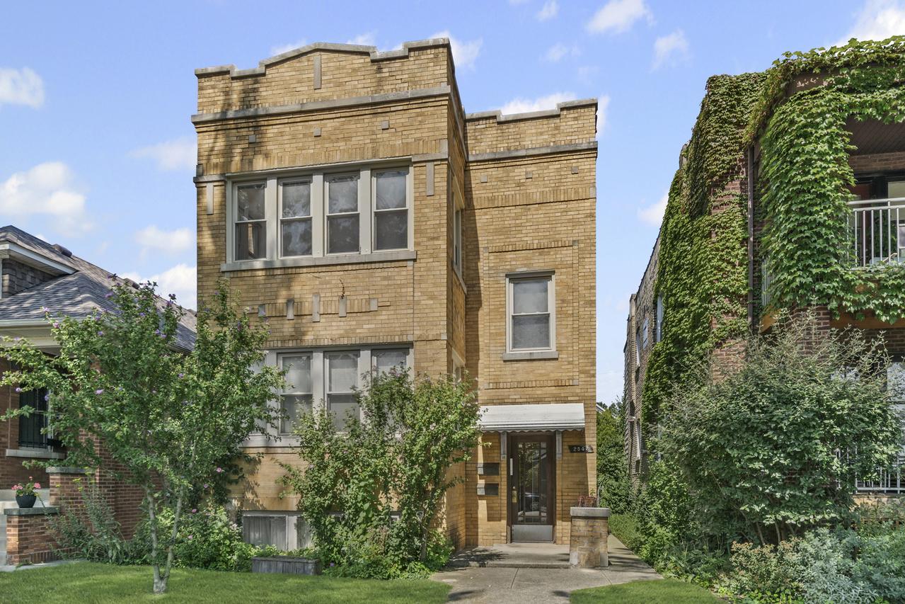2542 W Cullom Ave., Chicago, IL 60618