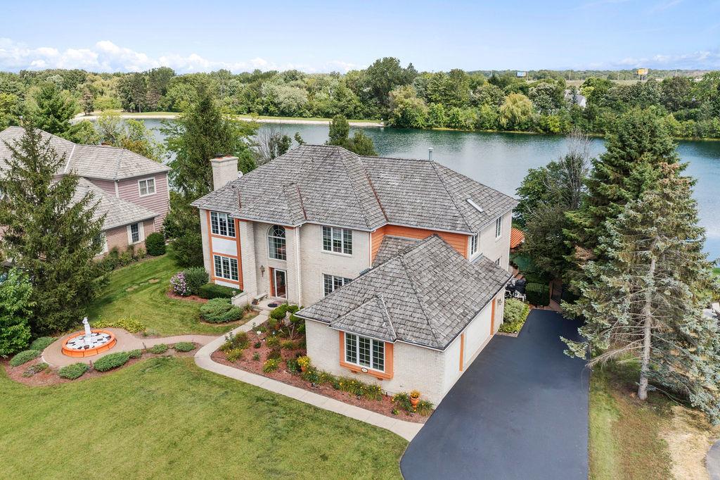 28951 Forest Lake Ln., Libertyville, IL 60048