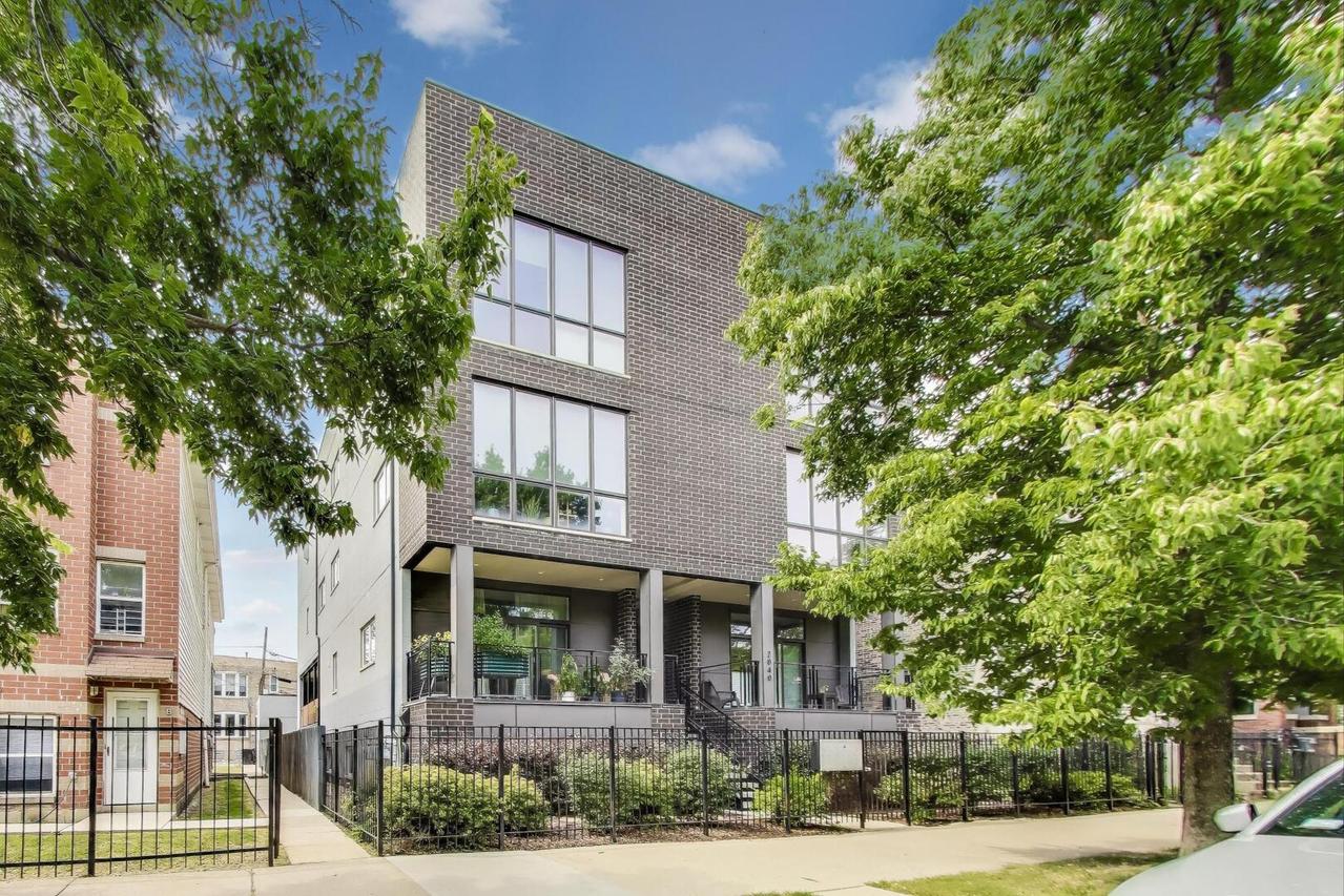 2040 N Kedzie Ave. #2N, Chicago, IL 60647