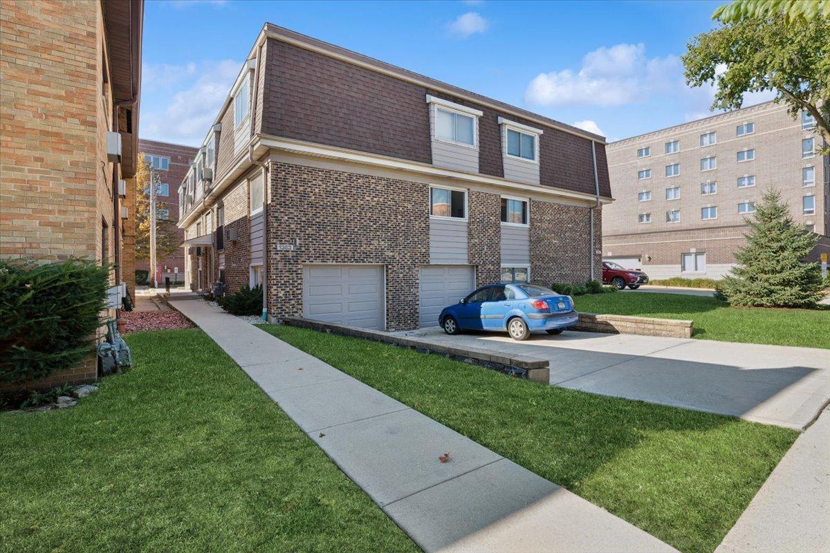 1363 Brown St. #3C, Des Plaines, IL 60016