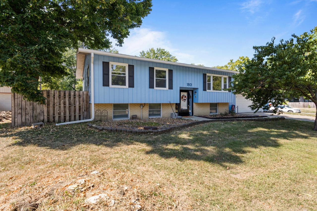 1801 Crescent Dr., Champaign, IL 61821