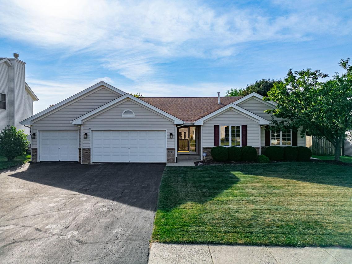 9248 Longfellow Ln., Machesney Park, IL 61115