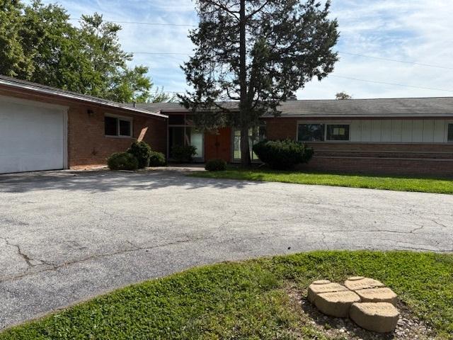 3363 S Manor Dr., Lansing, IL 60438