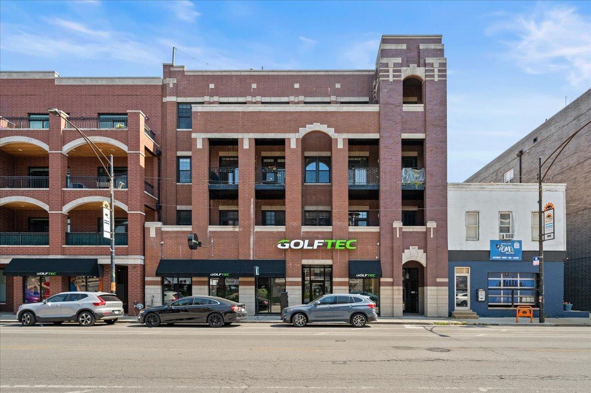 2847 N Halsted St. #301, Chicago, IL 60657