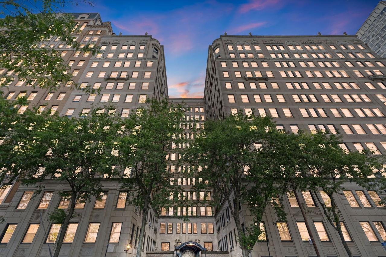 3534 N Lake Shore Dr. #2C, Chicago, IL 60657