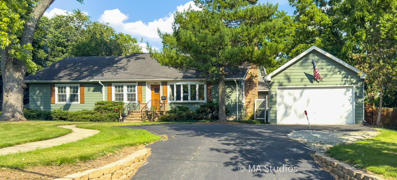 1219 Golf Ln., Wheaton, IL 60189