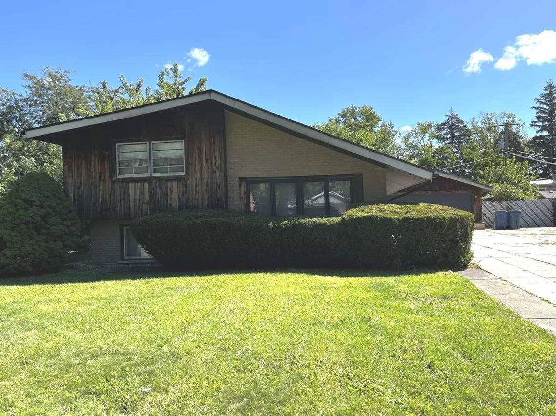 12649 S Parkside Ave., Palos Heights, IL 60463