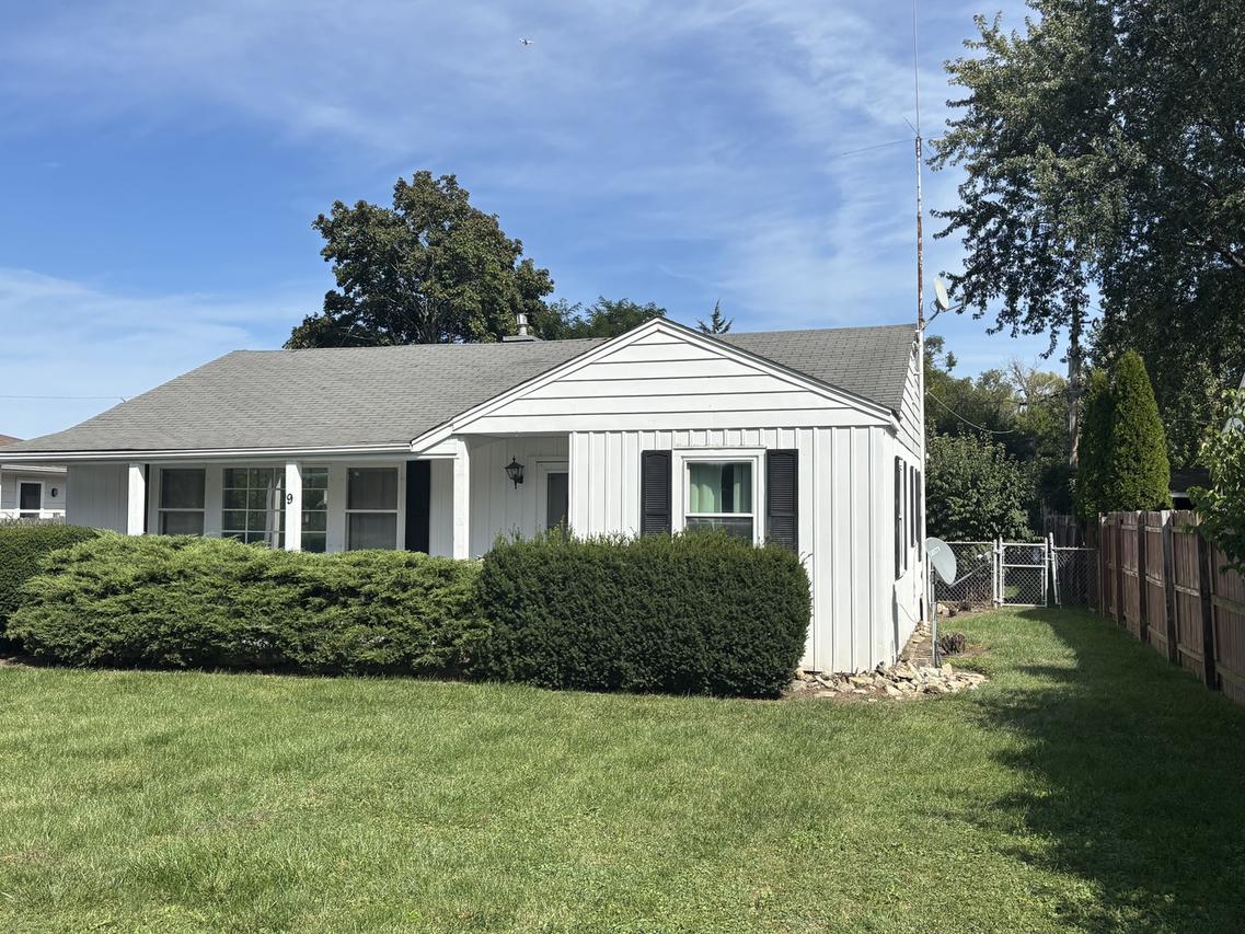 9 S Midland Ave., Mundelein, IL 60060
