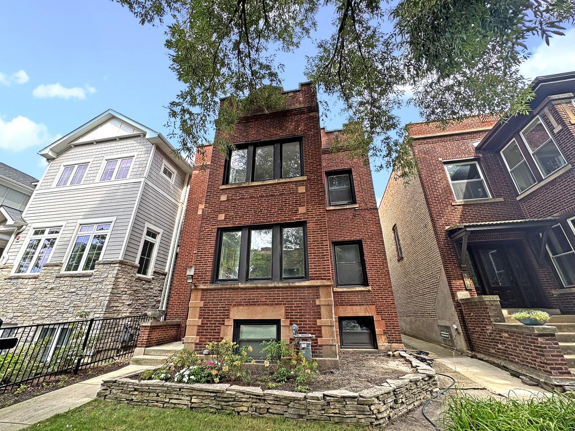2754 W Giddings St., Chicago, IL 60625