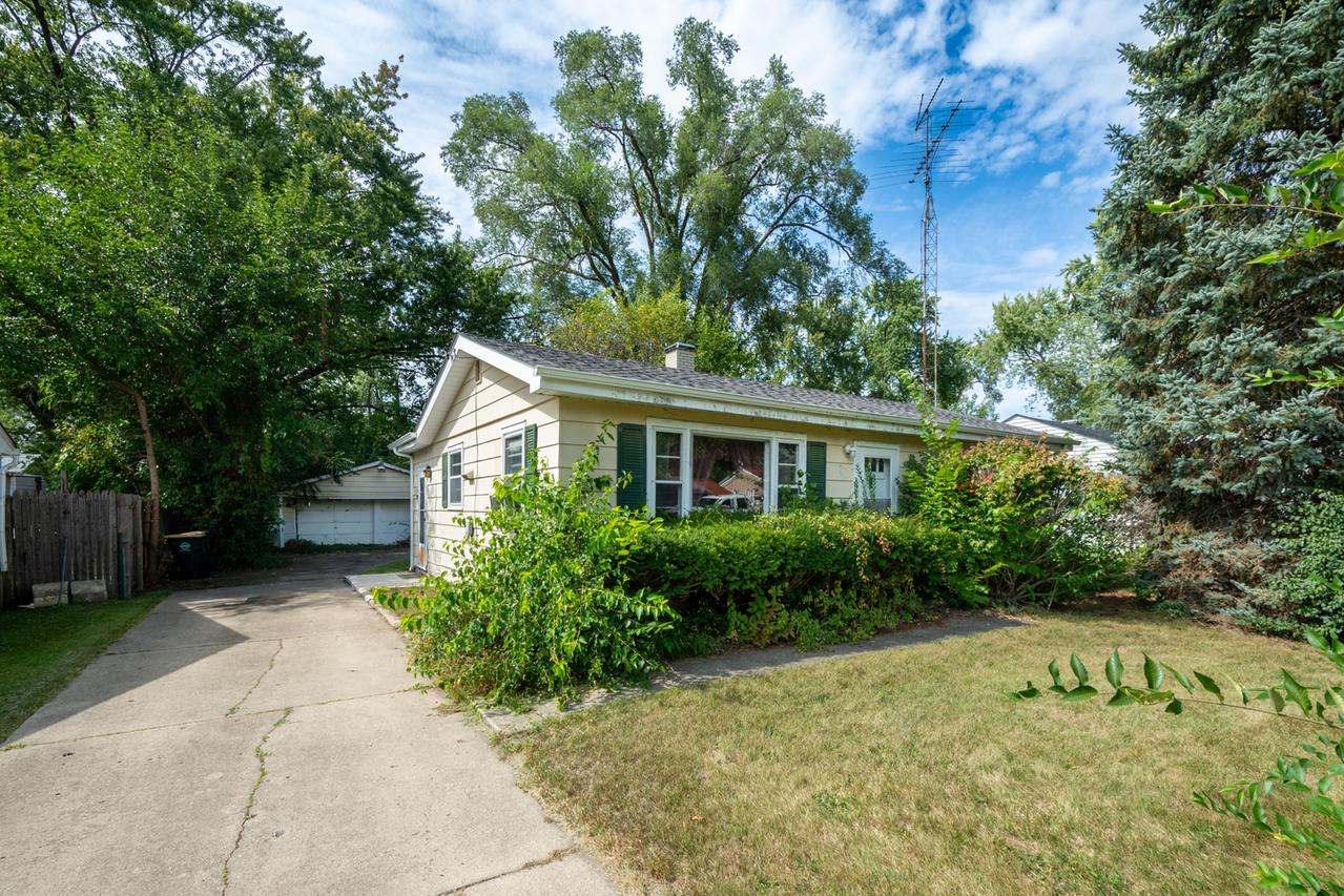 276 Hickory Ln., Antioch, IL 60002