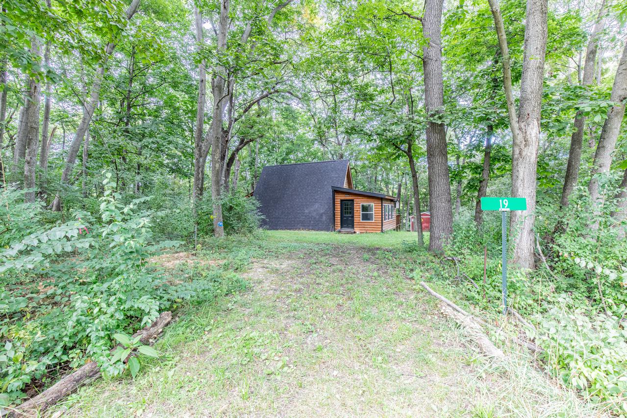 19 Navajo Ct., Putnam, IL 61560