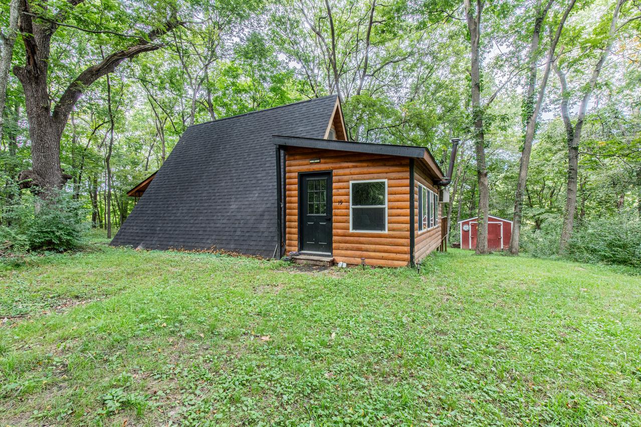 19 Navajo Ct., Putnam, IL 61560