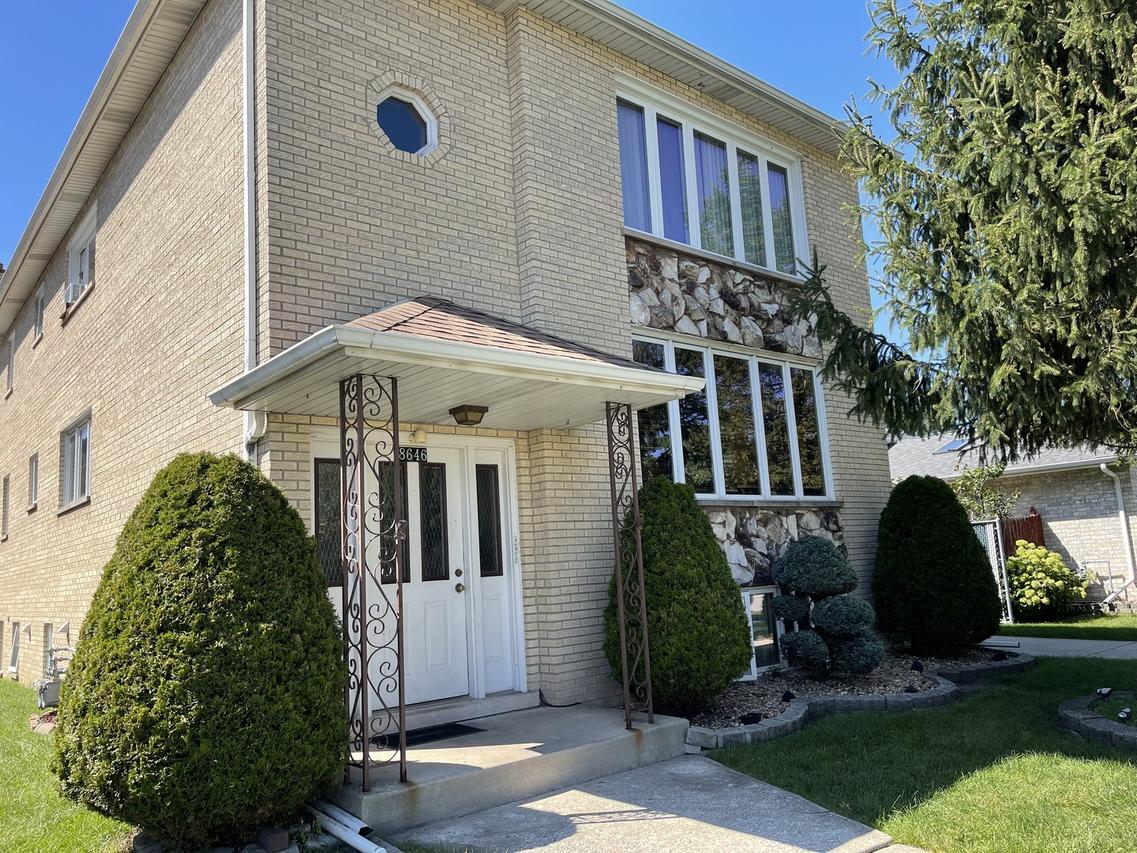 8646 Menard Ave., Burbank, IL 60459