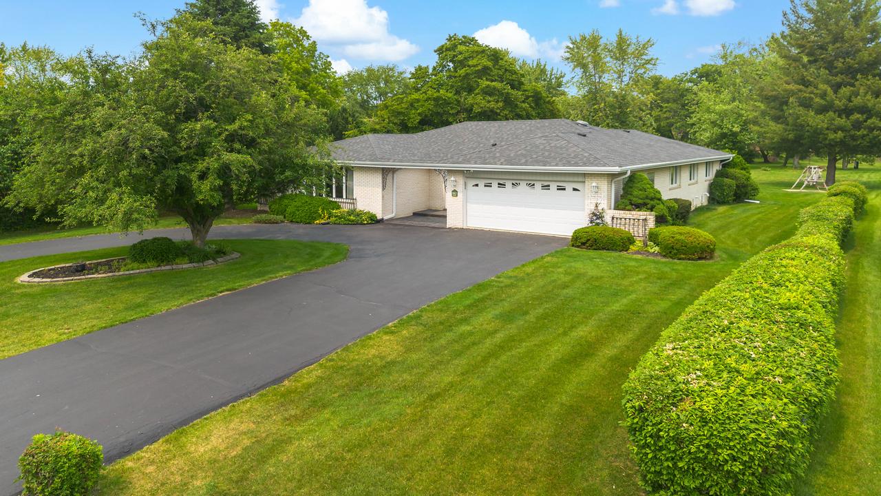 24827 S Chestnut Ln., Crete, IL 60417