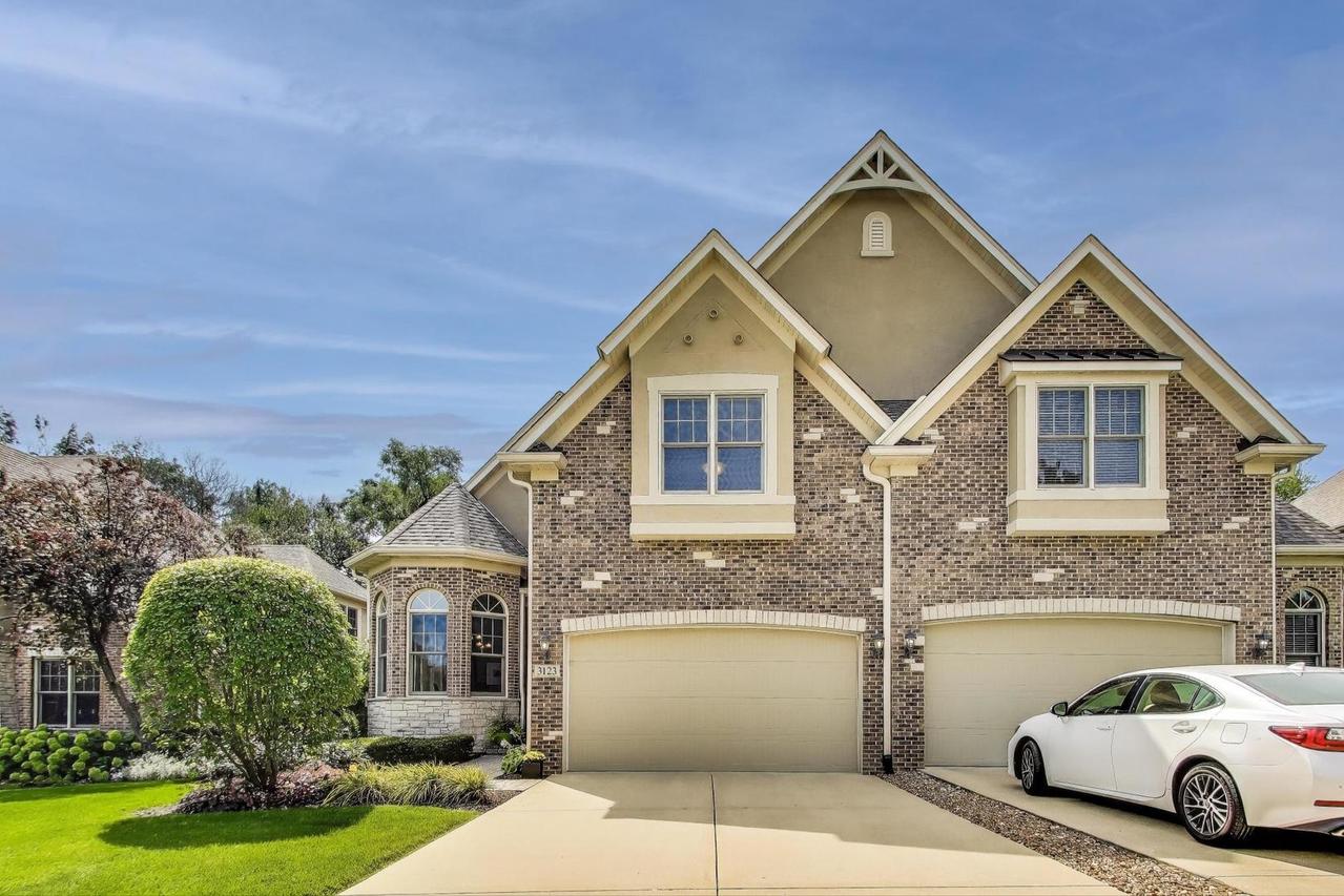 3123 Thorne Hill Ct. #11, Lisle, IL 60532