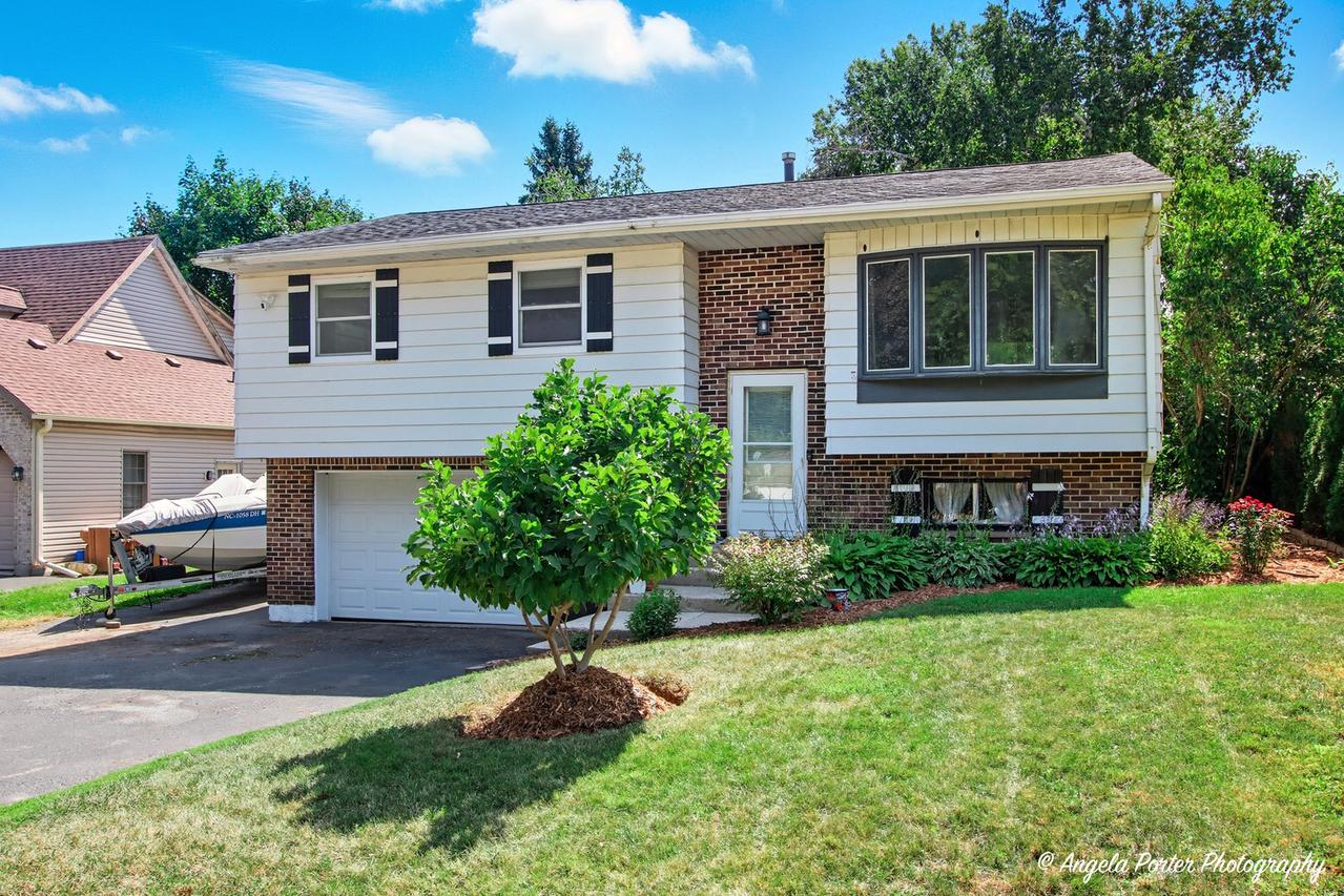 1403 May Ave., Johnsburg, IL 60051