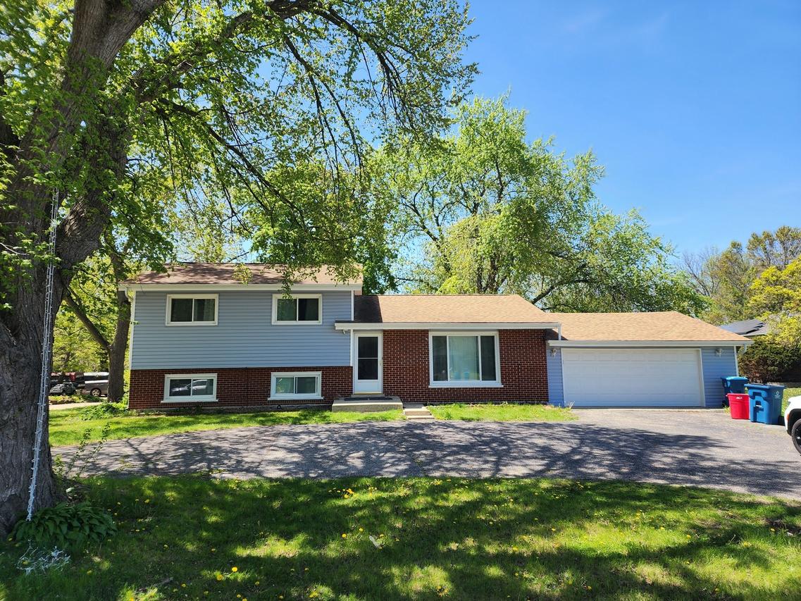 1352 Glen Ellyn Rd., Glendale Heights, IL 60139
